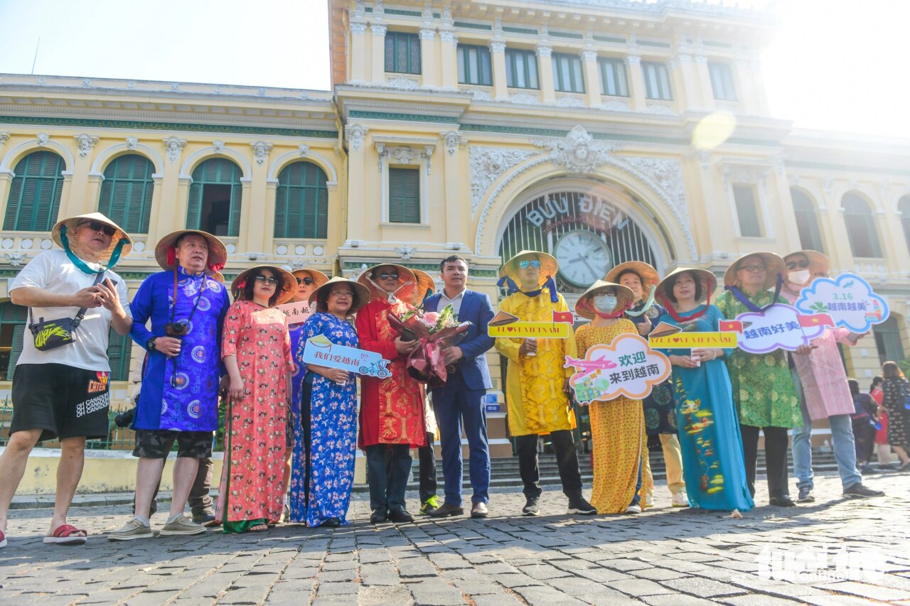 Vì sao công dân Trung Quốc nên chọn thị thực điện tử. Ảnh Tuổi Trẻ